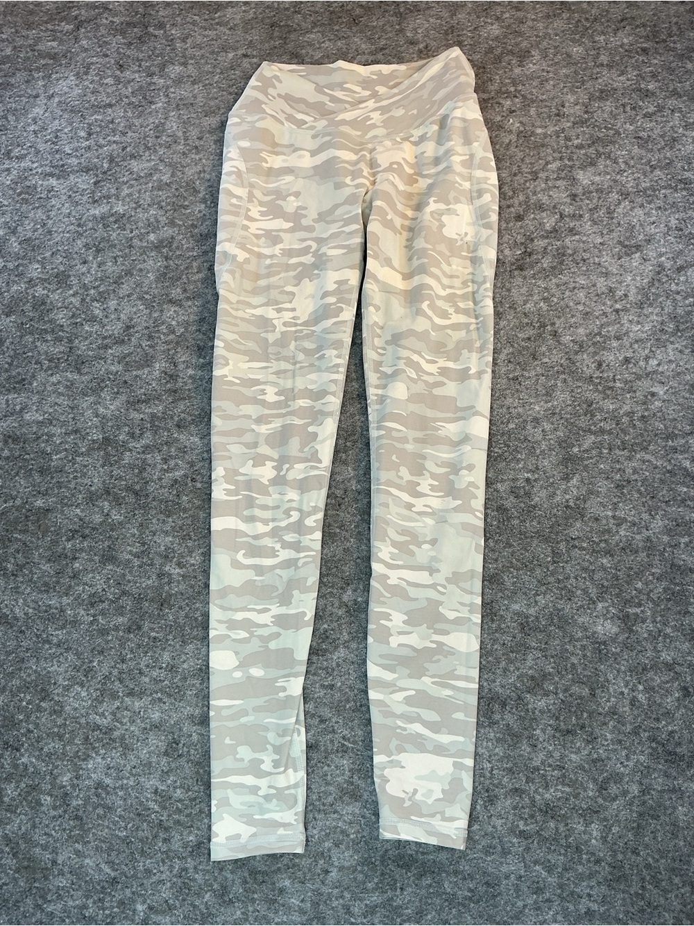 Alphalete Women's Beige Camo High-Waist leggings Size S